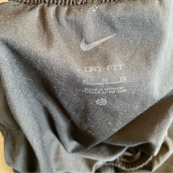 NIKE Girl’s Black Running Shorts Inner Liner Size XL - Picture 8 of 9